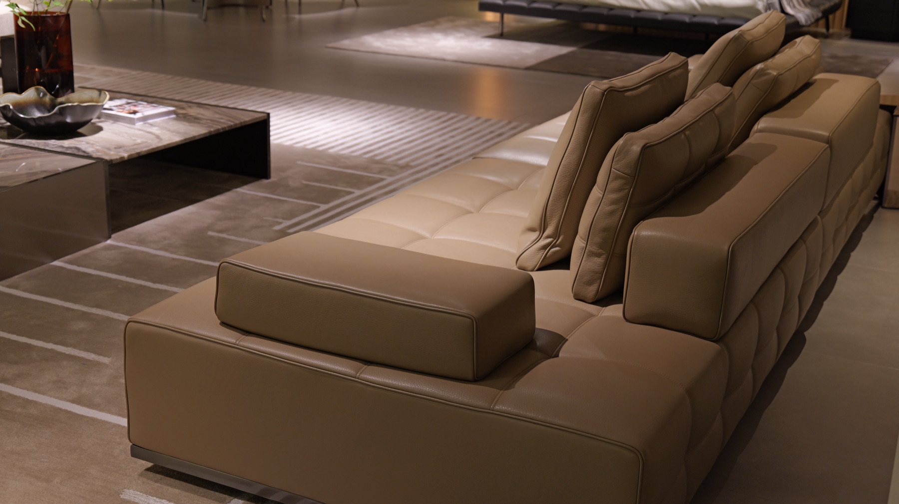 Lawrence Sofa 27