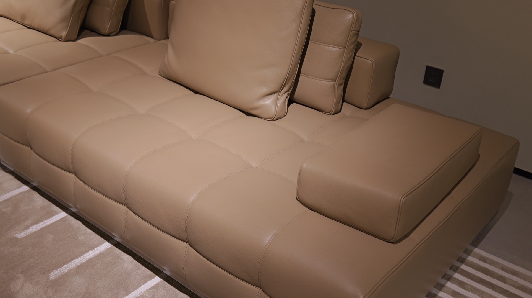 Lawrence Sofa 33