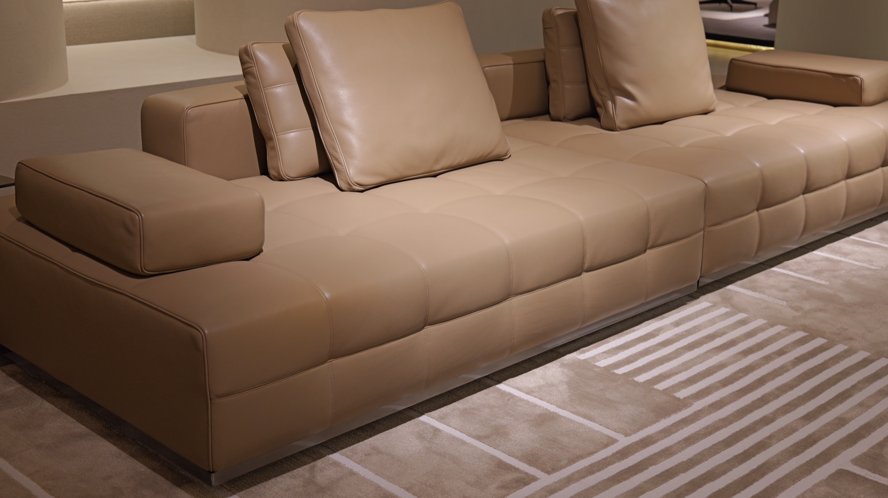 Lawrence Sofa 39