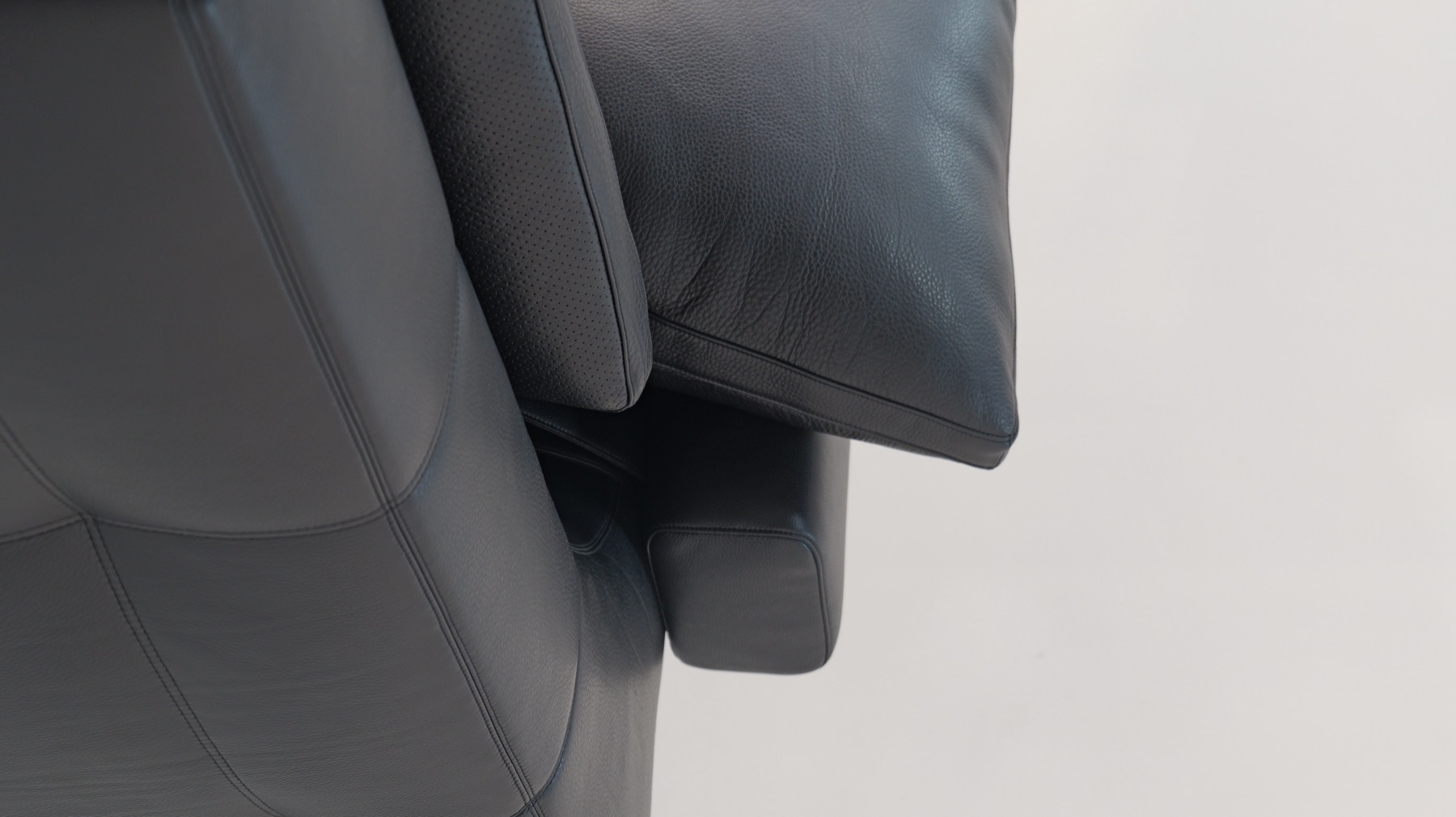 Blazer Sofa 10