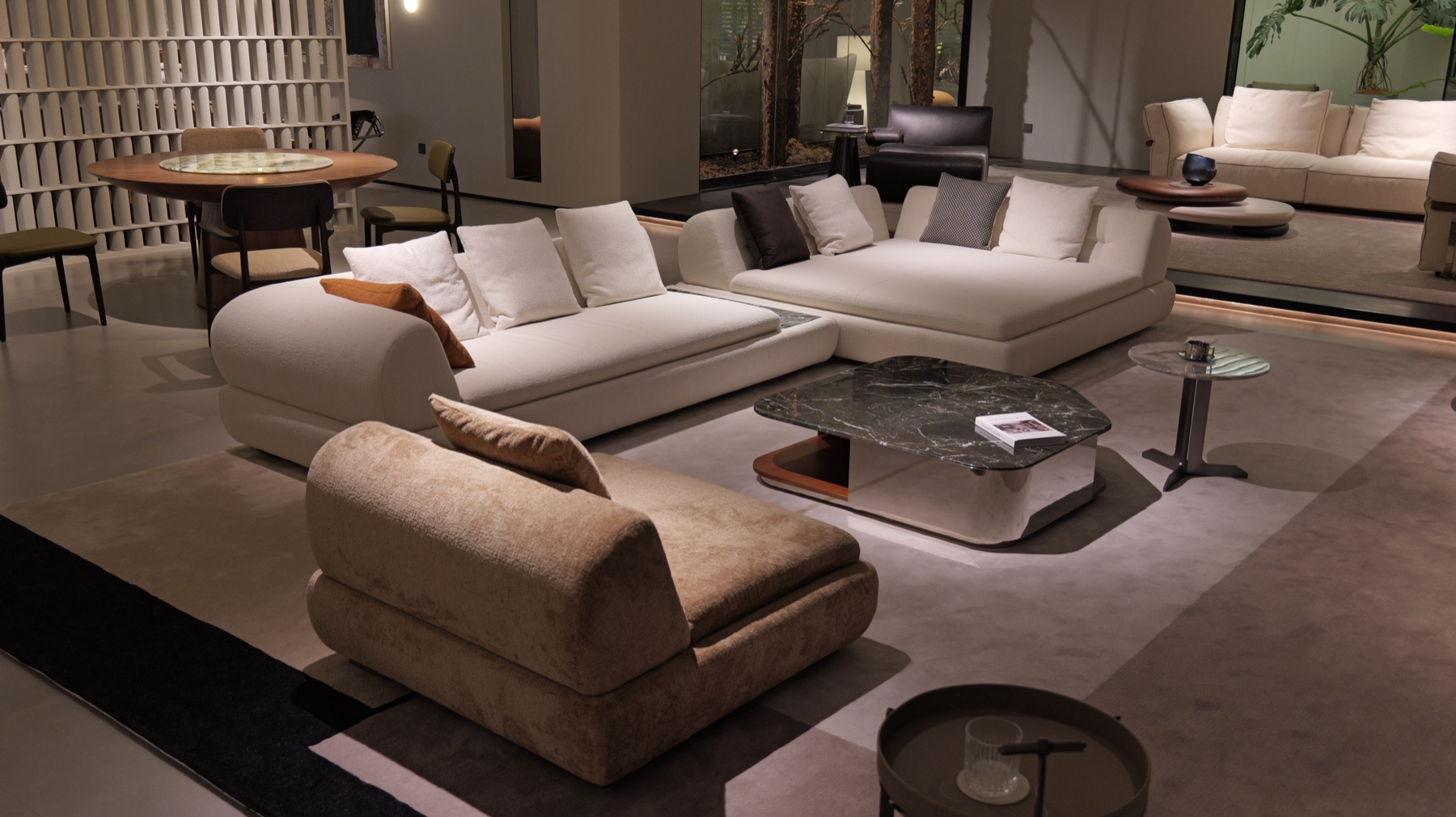 Supermoon Sofa 16