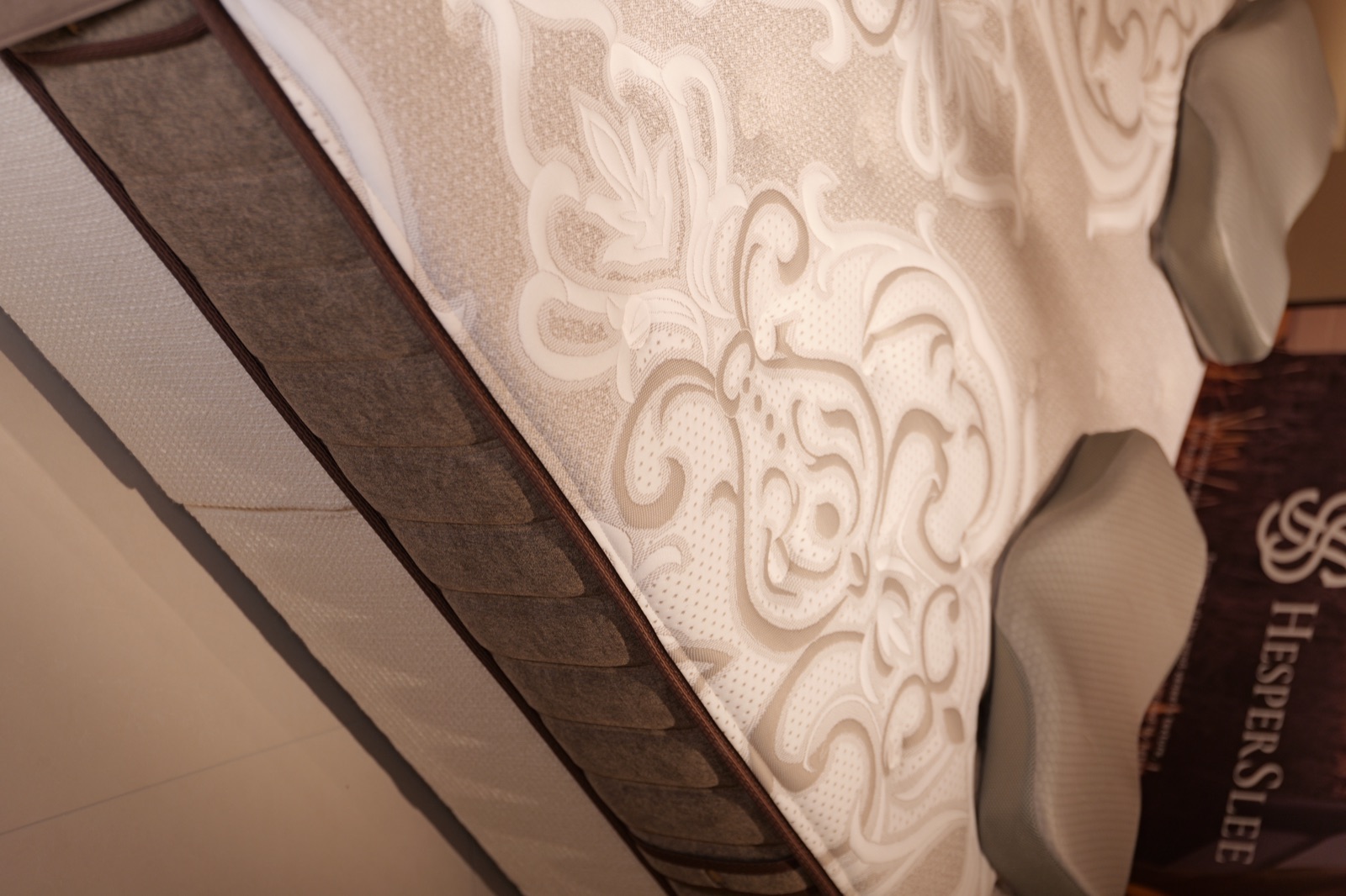 Expert's Choice HS mattress material and finish detail