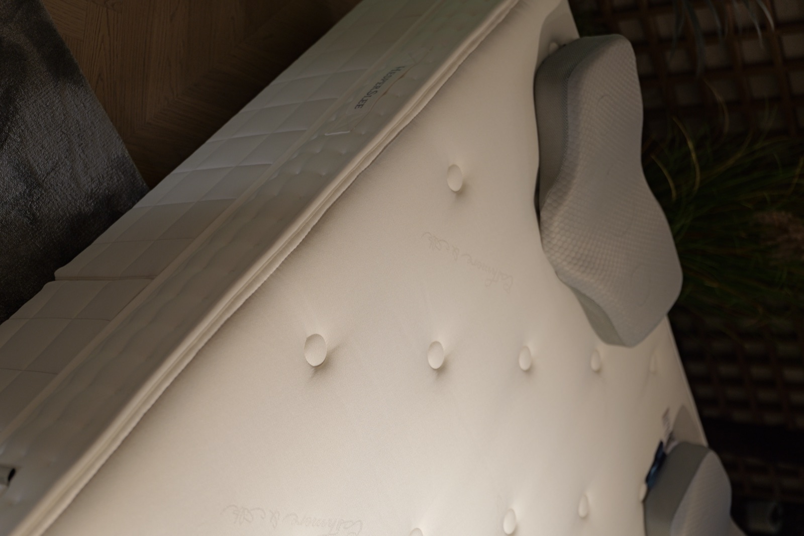 Deep Spine Care mattress material and finish detail